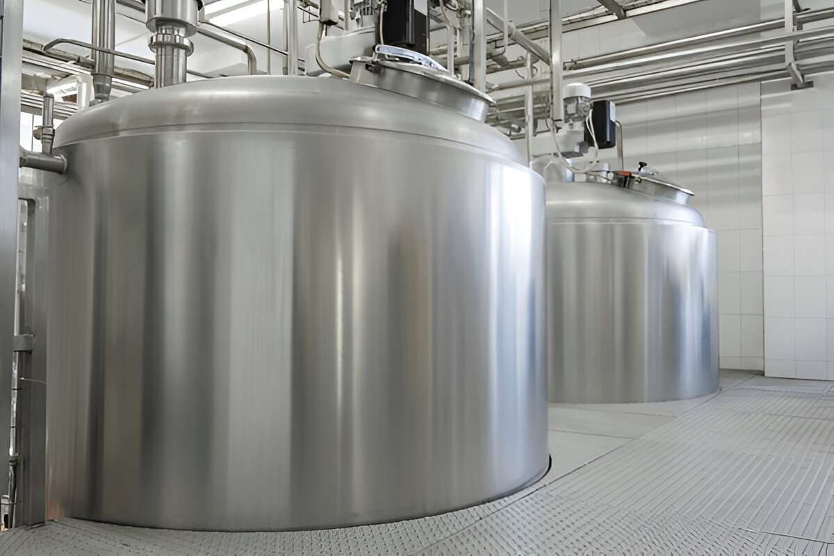 300 Gallon Stainless Steel Mixing Tank